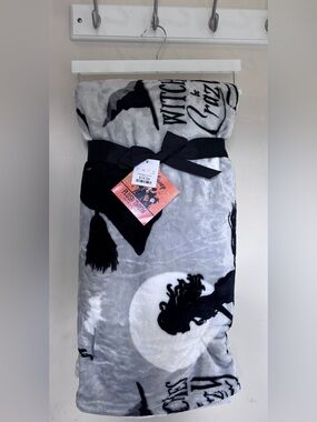 Disney Hocus Pocus Plush Throw